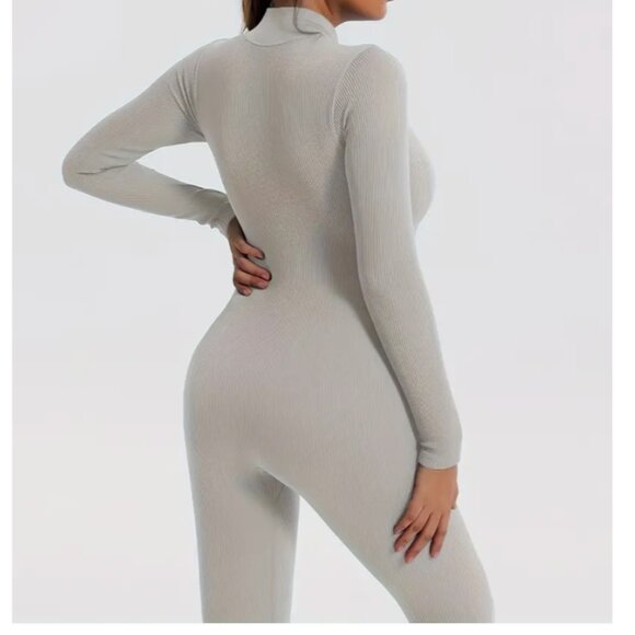 ATHLEISURE JUMPSUITS LIVE AUCTION LISTING - Picture 13 of 17